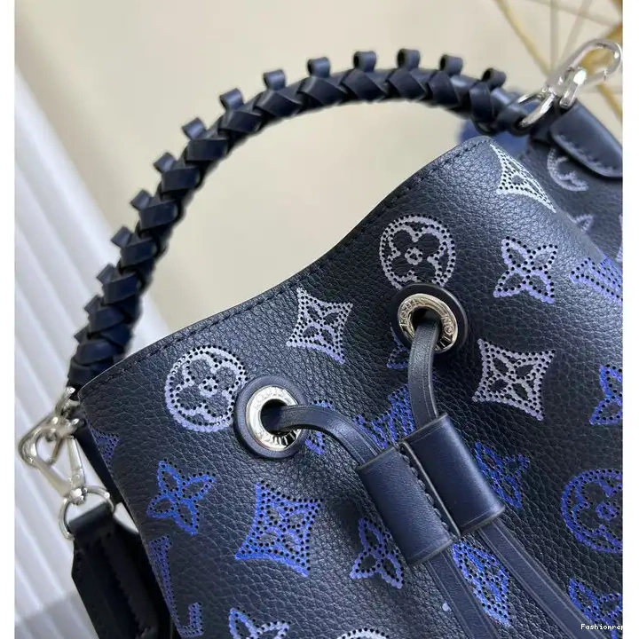 Fashionrepsfam ru LV 2111YA0036 Bags 0824